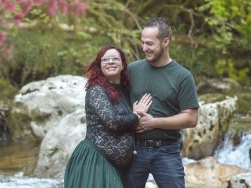 Coucou les amis,

 Un rayonnant couple pour une série de photo au fil de l'eau, j'ai hâte de rencontrer le petit bébé qui se cache sous ce bidon rond... Vous...